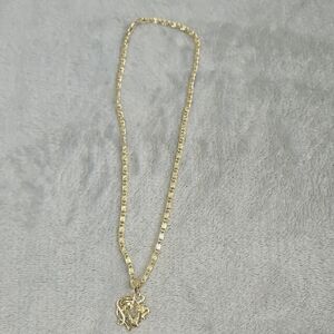 Elegant Gold Necklace with Star Pendant